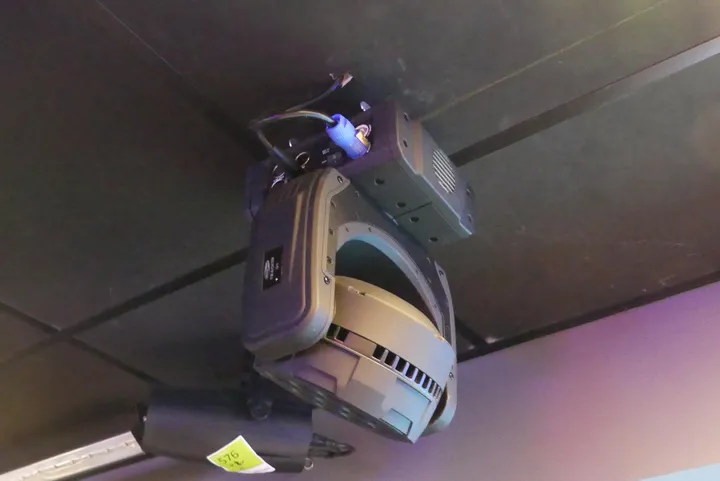 2x Showtec - Moving Head LED-Strahler Modell: Tracker Q4